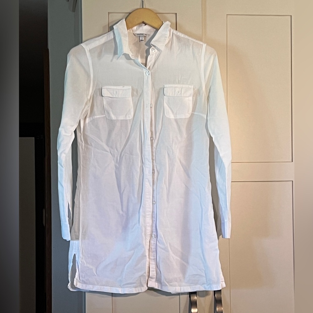 Croft and Barrow white 100% cotton top, longer length, great for swim coverup